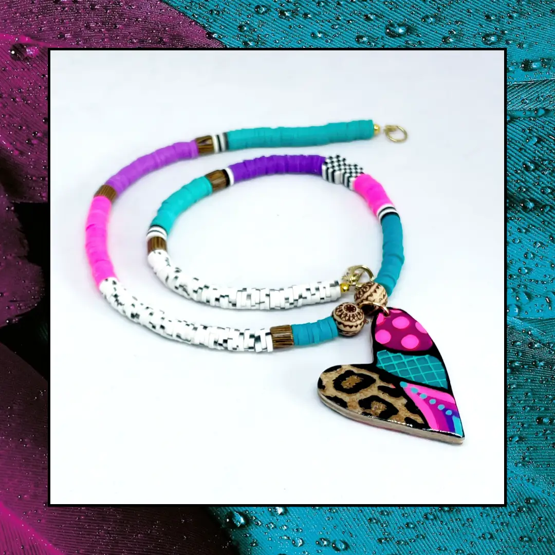 naszyjnik z glinki polimerowej z drewnianą zawieszką